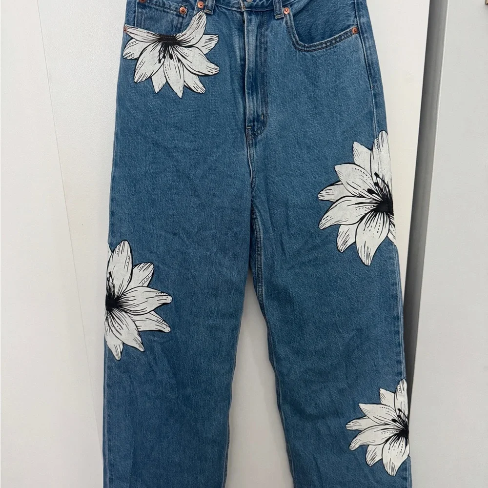 Levi’s Floral Blue Women's Size 27 Jeans - Picture 3 of 9